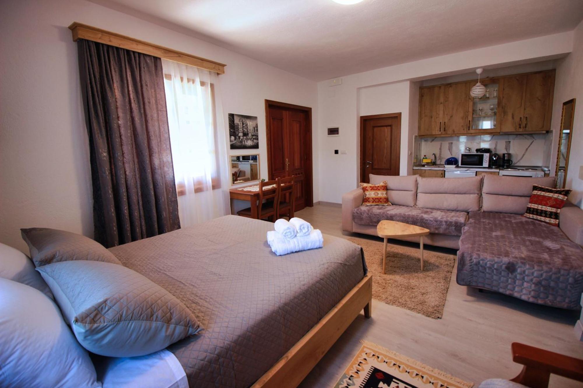 Emblematic House Apartment 4 Гирокастра Экстерьер фото