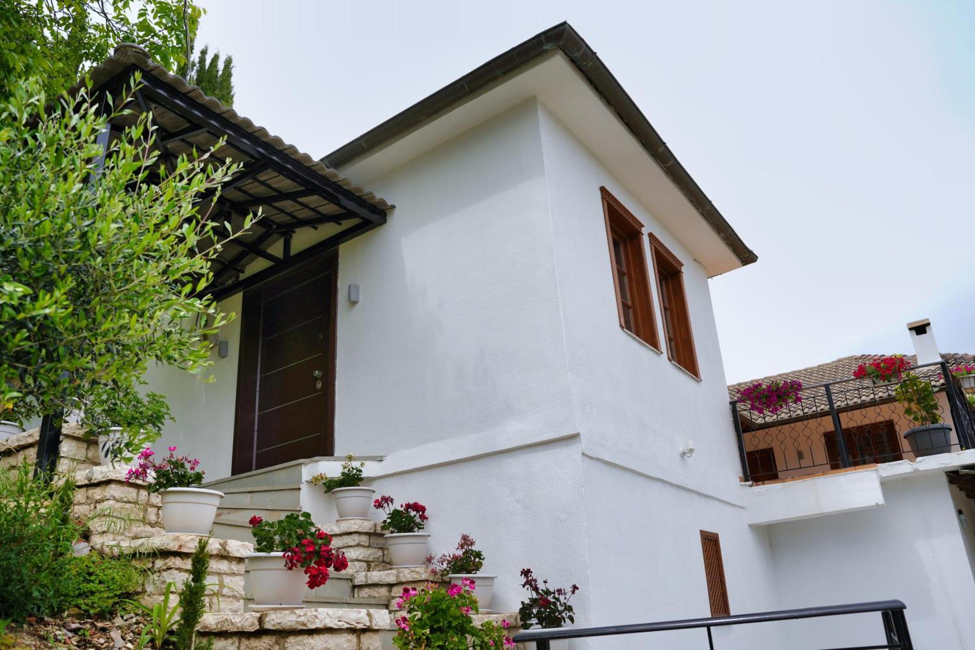 Emblematic House Apartment 4 Гирокастра Экстерьер фото